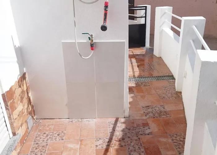 The Ketchs House Pensión Montijo